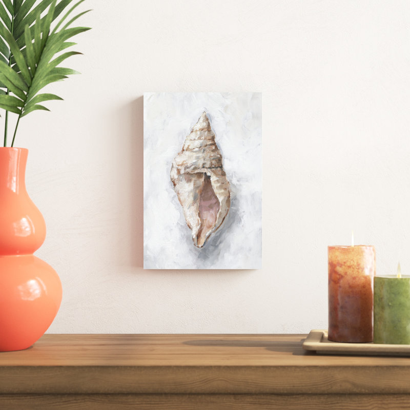 «White Shell Study III» par Ethan Harper - peinture sur toile tendue, H 12 po x l 8 po