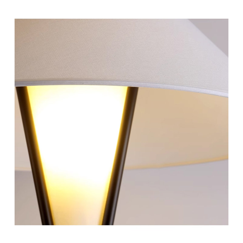 Luminaire trépied à abat-jour en tissu