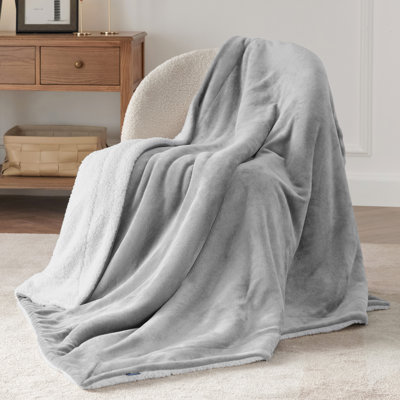 Bedsure GentleSoft™ Sherpa Blanket – Thick All-Season Warm Bed Blanket – Ideal Gift for College Students