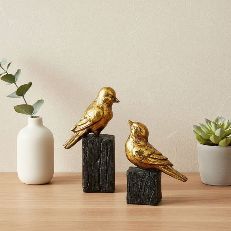 Figurine oiseau en résine sur fond noir, oiseau artistique en or