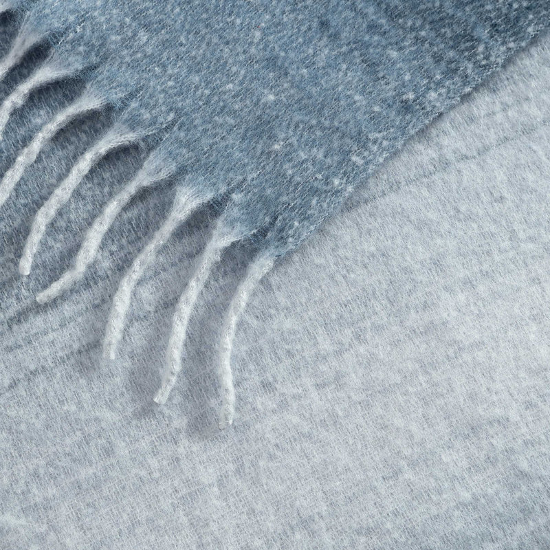 Jeté en faux mohair bleu Kenneth Cole, Dégradé bleu