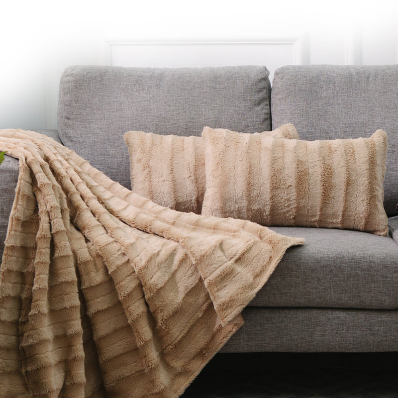 Housse et coussin rectangulaire imitation fourrure Swampscott, Sable