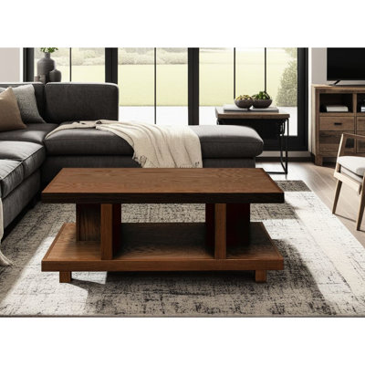 Table basse de 49 po en chêne, finition bourbon, tablettes ouvertes, pieds en bloc, sans assemblage, convient à différentes pièces - table basse en chêne, placages de chêne massif, finition bourbon, conception ouverte, sans assemblage