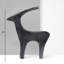 Sculpture de cerf noir Christyonna - figurine d'animal de table contemporaine en aluminium, 7 x 1,5 x 7 po