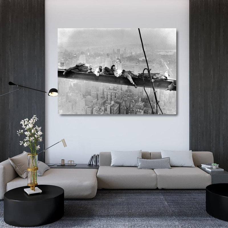 Rockefeller Center, 1932 (reposant sur une poutre), H 35 po x l 48 po