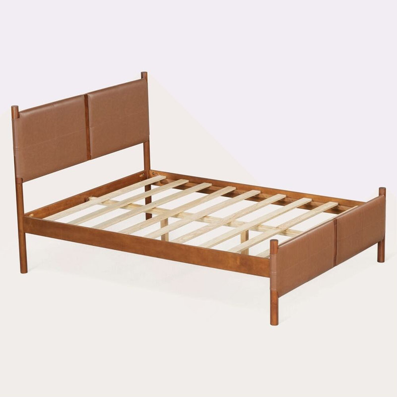 Grand lit avec tête de lit tapissier en cuir brun, structure en bois