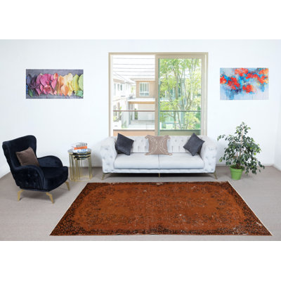 Tapis turc en laine vieilli à la main de 5,6 x 9,4 pi de couleur orange
