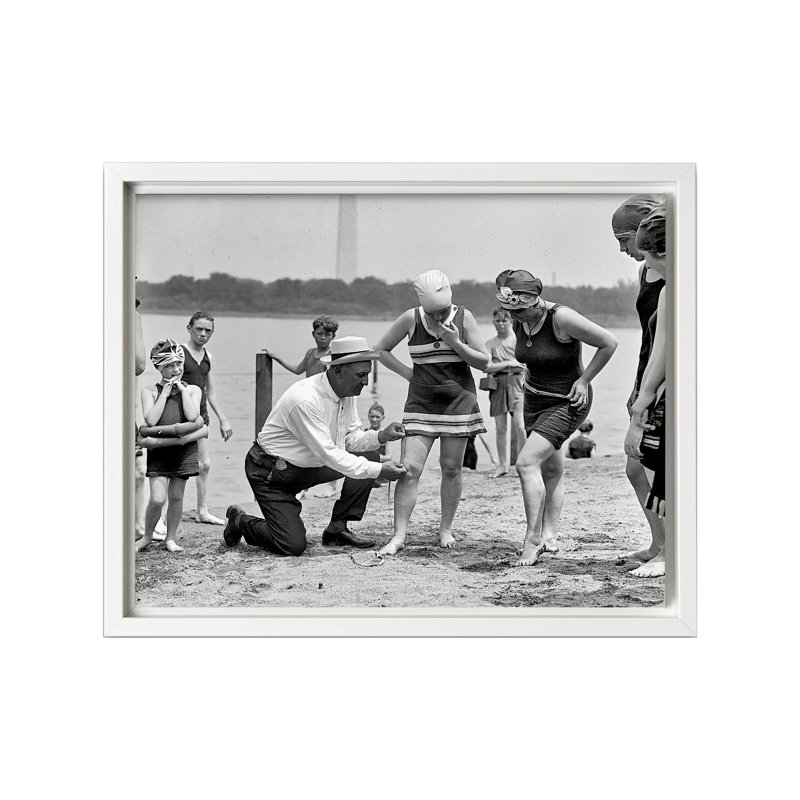 Police de plage, Canevas, White Framed, H 08 po x l 10 po