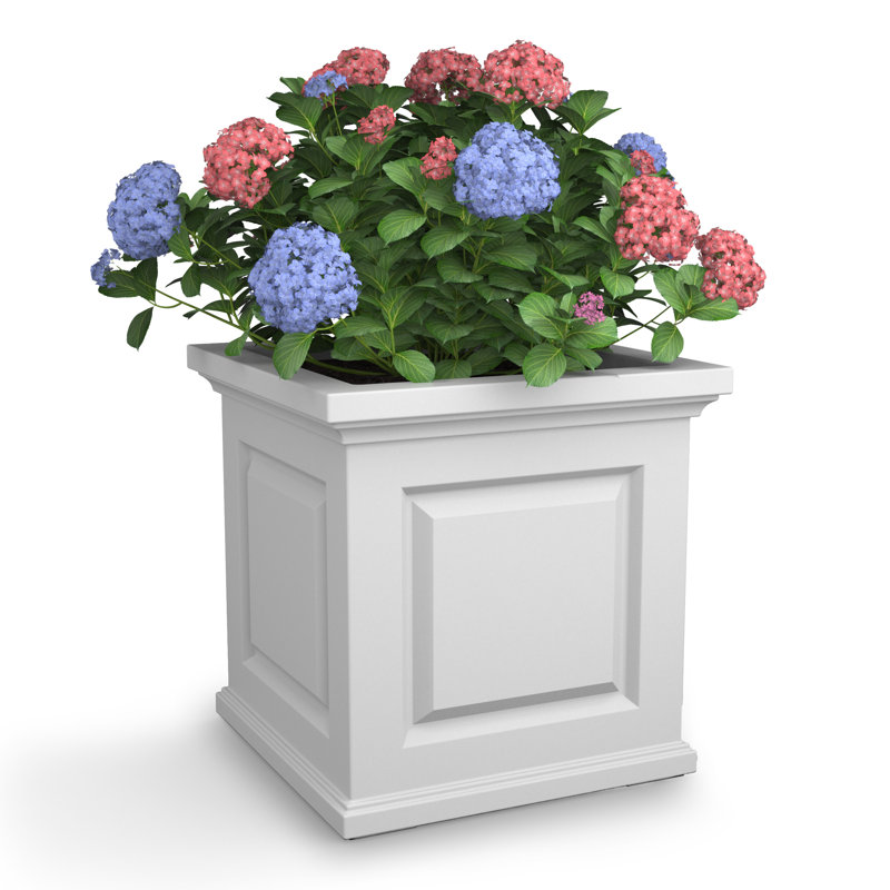 Bac à fleurs carré en résine avec réservoir d'eau Nantucket, H 20 po x l 20 po x P 20 po, Blanc, 1