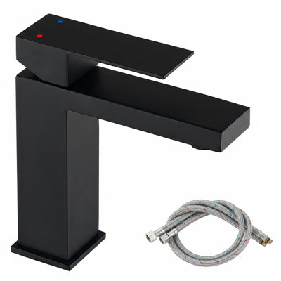 Single Handle Bathroom Faucet in Matte Black
