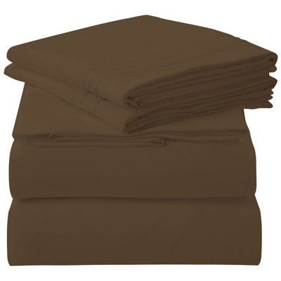 Royale Linens 4 Piece Sheets Set - Soft Brushed 1800 Microfiber Bedding - 1 Fitted and 1 Flat Sheet, 2 Pillow cases - Wrinkle Free & Fade Resistant - Hotel Luxury Bed Sheets Set