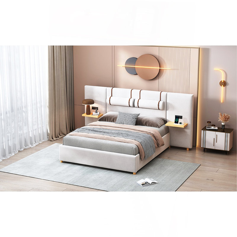 Grand lit plateforme tapissier, deux prises et ports de charge USB des deux côtés, deux coussins de chevet, tablettes de rangement, velours, beige