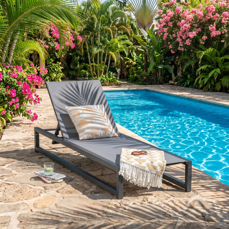 Chaise longue inclinable en aluminium et en maille Venice L 26,5 po x P 77 po x H 10,5 po