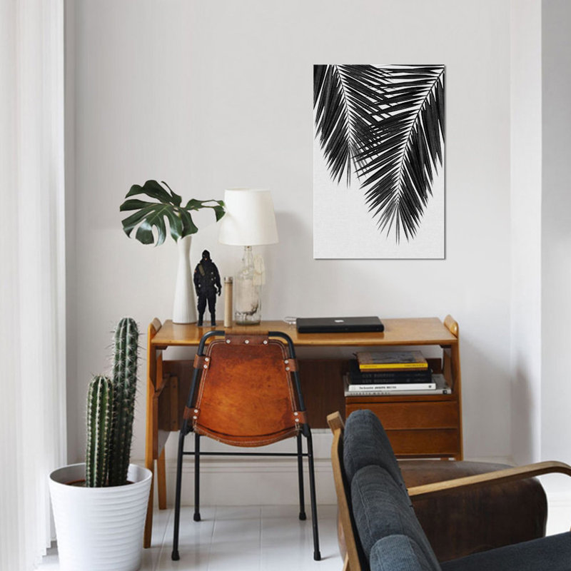 «Palm Leaf II B&W» par Orara Studio - Impression sur toile tendue sur châssis, H 40 po x l 26 po x P 1,5 po, Pas de tapis