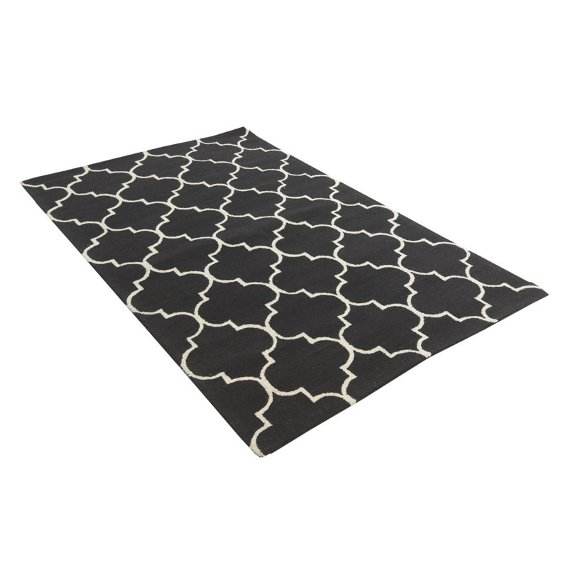 Tapis noir 5 pi 2 po x 8 pi 1 pi Pineland