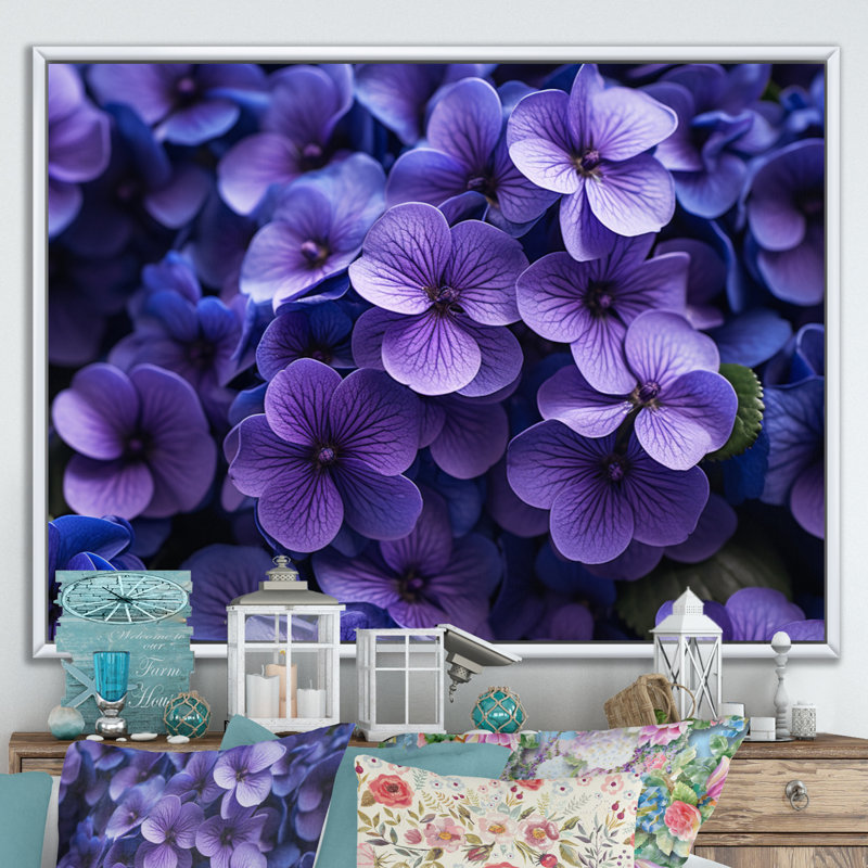 Violets Whispering Photo IV - Décoration murale florale, 12" H x 20" W, Cadre flottant blanc