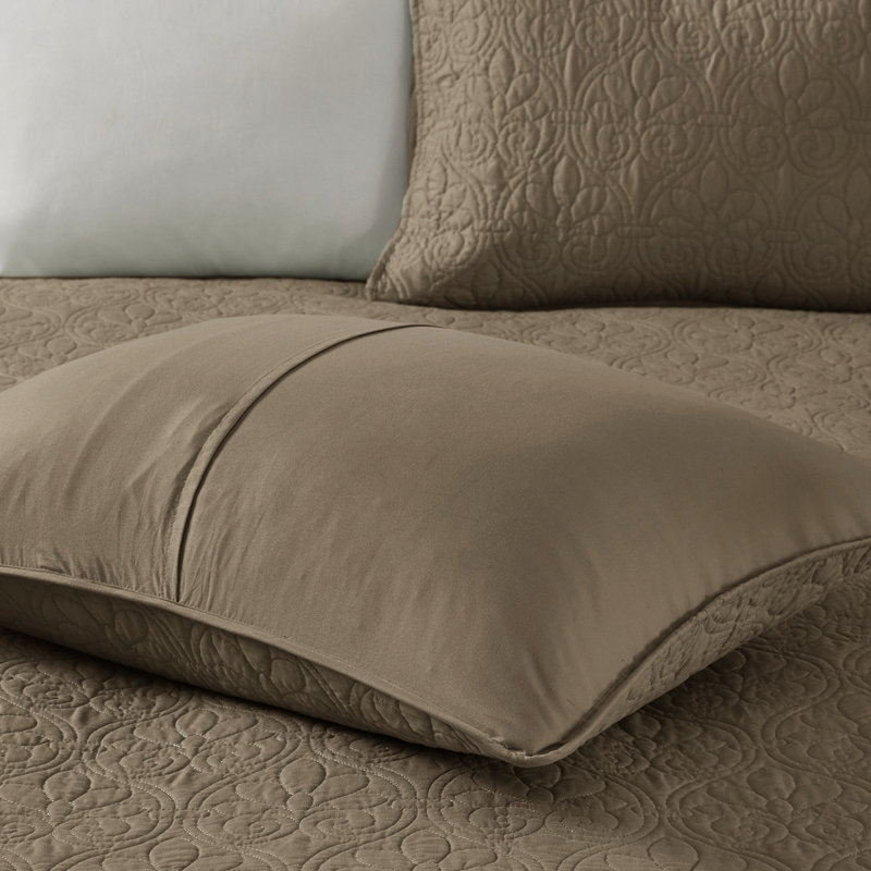 Très grand / très grand lit matelassé réversible - Le matelassage intrigant avec bourre en coton prélavé redéfinit votre chambre à coucher.