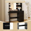 Bureau de meuble-lavabo avec lumières tricolores et prises de courant-204868298