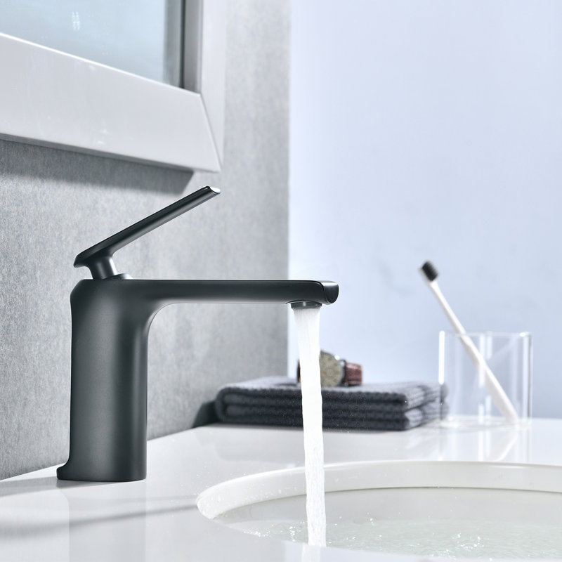 Single Hole Bathroom Faucet In Matte Black