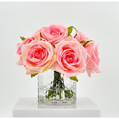 Arrangement de vraies roses dans un vase, fleurs artificielles de campagne française
