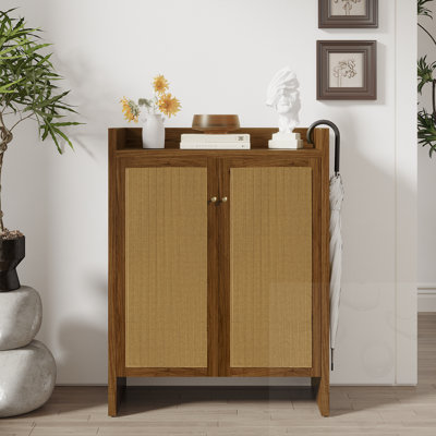 Armoire à chaussures haute en rotin avec portes et tablettes réglables