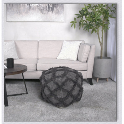 Repose-pieds Jumanji fabriqué à la main en laine et en coton, parfait pour des sièges confortables et une décoration élégante.