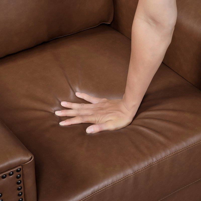 Chaise de salon en simili cuir 34 po Thayer avec siège à ressorts ensachés et garniture cloutée élégante