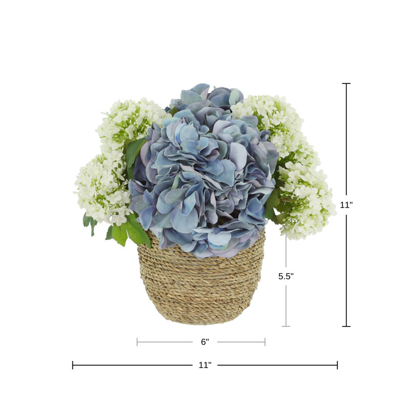 Arrangement d'hortensias et de viornes
