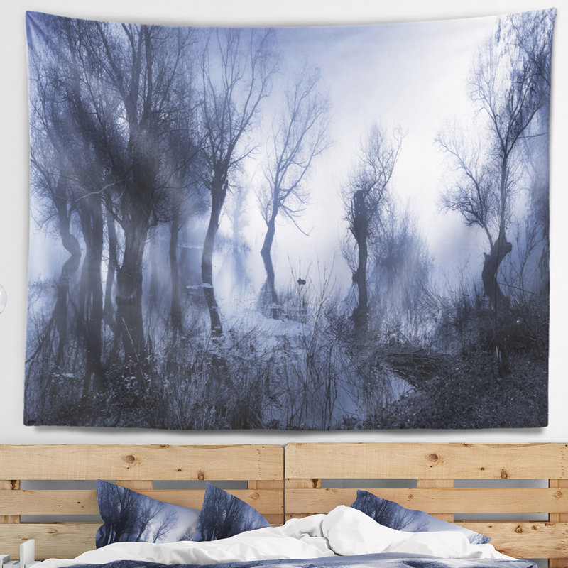 Tapisserie de paysage effrayant dans des tons sépia, H 78 po x l 92 po