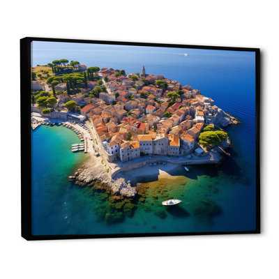 Village de plage aérienne dans le sud de la France II - plage et océan, art mural