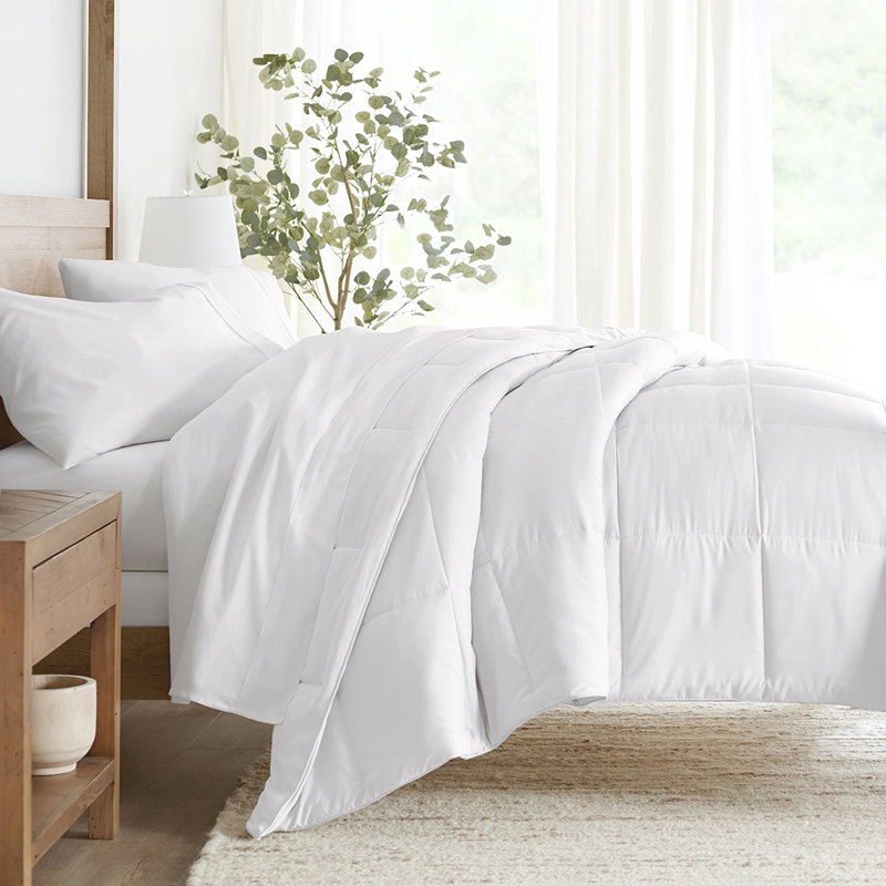 Comforter Solid Color Lightweight Microfiber All Season Down-Alternative Ultra Soft Bedding, White, Queen