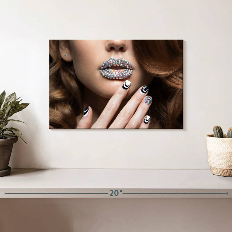 Shollerworth Crystal Girl Nails, H 8 po x l 12 po