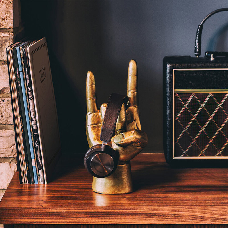 Figurines & Sculptures