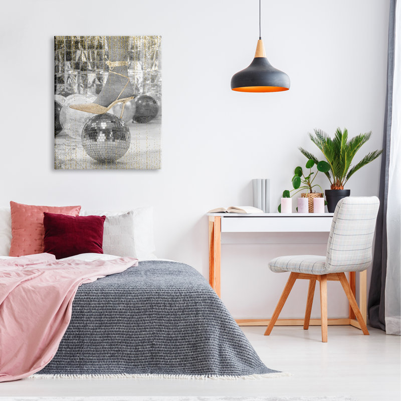«Glam Heels Disco Ball» par Kim Allen - impression sur toile tendue, H 40 po x l 30 po x P 1,5 po