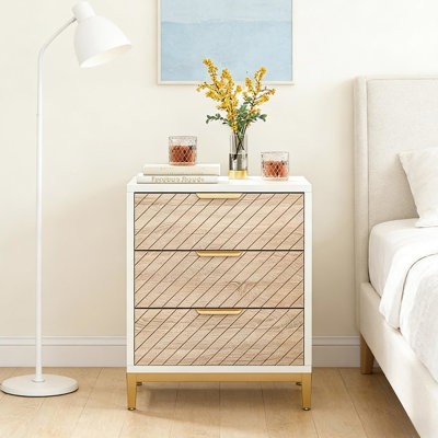Table de chevet élégante, meuble de rangement polyvalent pour table basse, structure dorée, panneaux de particules E1, plateau en bois, tiroirs faciles à ouvrir, couleur principale blanche, grain du bois, trois tiroirs, à poser au sol