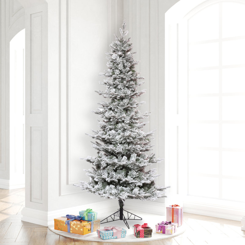 Arbre de Noël artificiel pin blanc Winfield, H 7,5 pi x l 45 po