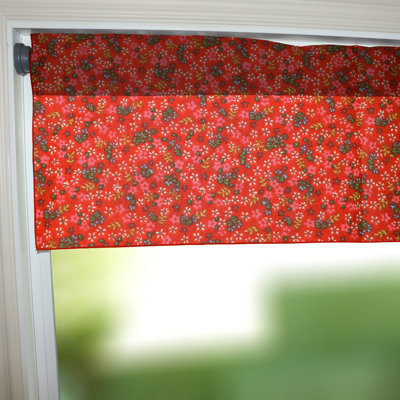 Cantonnière à motif de petites fleurs