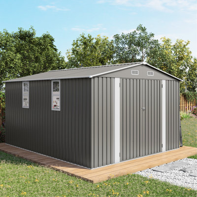 Abri de jardin gris de 3 x 3,6 m avec double porte et fenêtres d'aération, en métal étanche, idéal pour une utilisation sur une terrasse ou au bord d'une piscine.