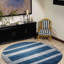 TAPIS DE CONDUITE EN LAINE DE COULEUR NOIR FAIT MAIN Kenshawn - Rond | Bleu bleu clair, design moderne contemporain, antidérapant fait main à poils longs-118851548