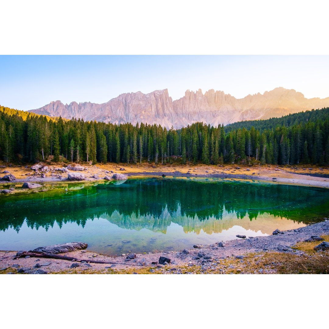 Carezza See in den Dolomiten - Kunstdrucke auf Leinwand ohne Rahmen