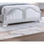 Lit contemporain de très grande taille avec finition argentée, lumières à DEL intégrées, silhouette et rayures scintillantes sur un revêtement en tissu doux de style chambre à coucher,-221900253