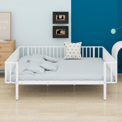 Durable Daybed Sofa Featuring Strong Metal Slat Base