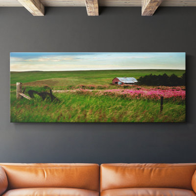 Eden Flower Fields And Barn - Toile tendue avec châssis - Prêt à accrocher