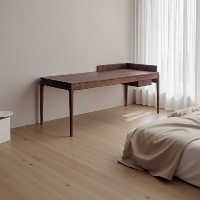 Un bureau d'écriture en noyer avec un design semi-couvert