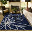 Tapis touffeté à motif floral indigo / ivoire Brackenmore