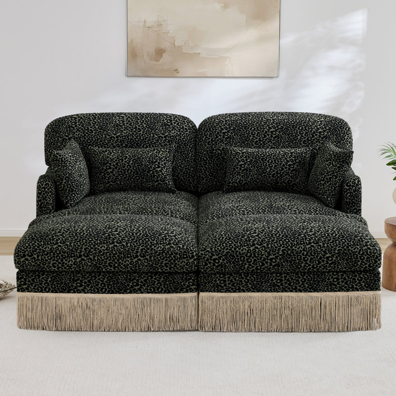 Canapé en chenille à imprimé léopard avec repose-pieds mobile, siège ergonomique profond, garniture à pampille, conception modulaire et assemblage sans effort pour les espaces de vie.