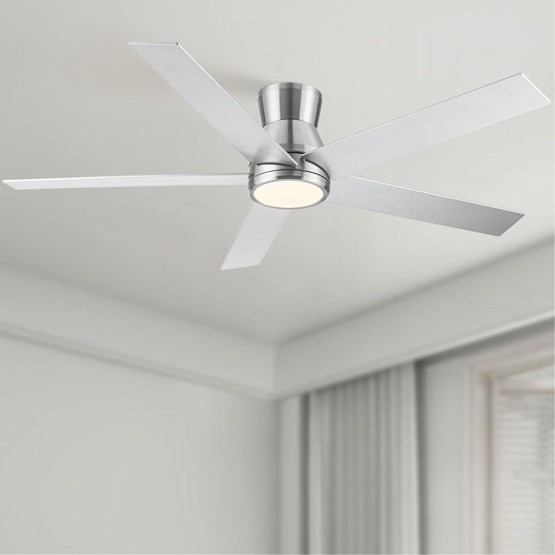 Ventilateur de plafond 52 po en nickel brossé avec lumière Lowe