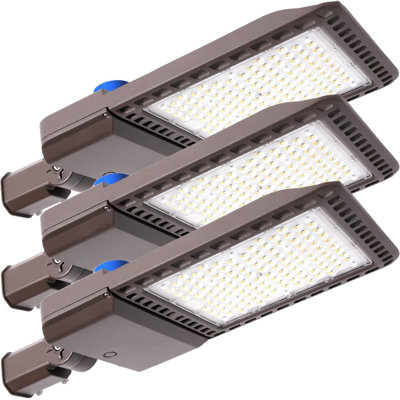 Lumière d'inondation extérieure crépuscule à l'aube de 300 W à DEL 300 W, lumière de sécurité commerciale blanche 100-277 V, lumière du jour 5500K, imperméable IP65 pour allée de garage de garage de rue, paquet de 3