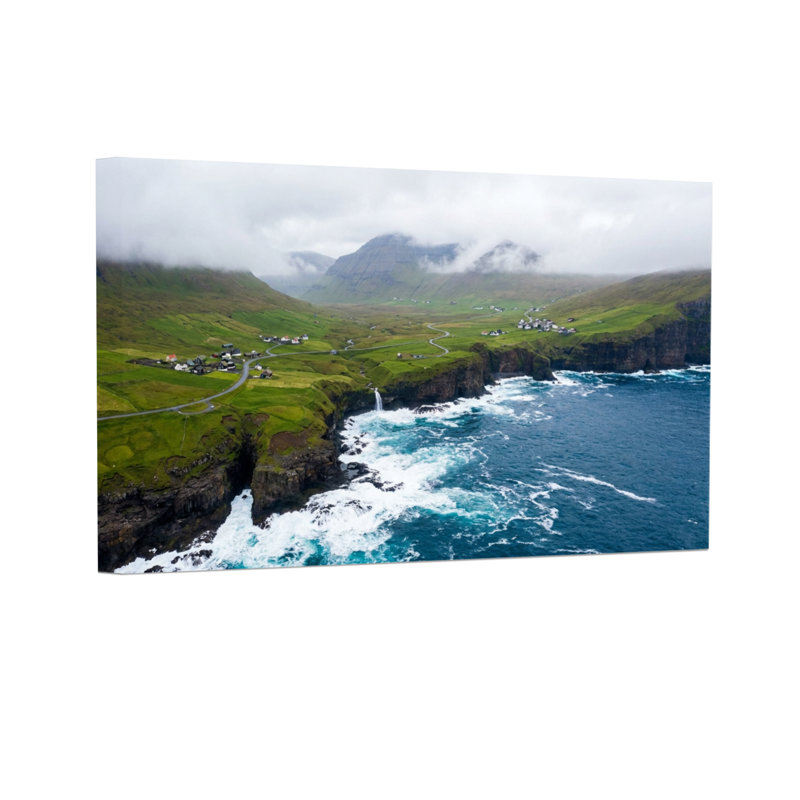 Paysage et nature Paysage côtier de montagne avec des nuages et des vagues, H 12 po x l 18 po
