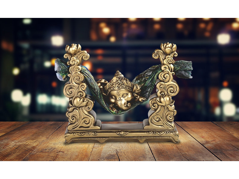 Figurine religieuse dorée 7 "Ganesha dormant dans un hamac